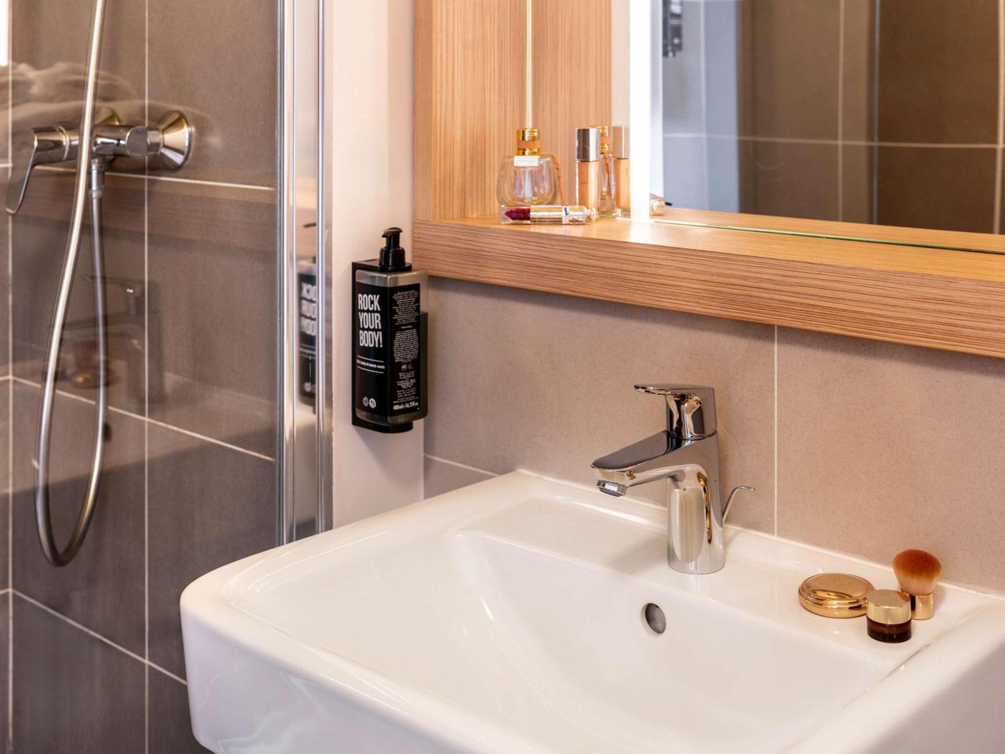 Ibis Styles Prevessin Geneve Aeroport Hotell Eksteriør bilde